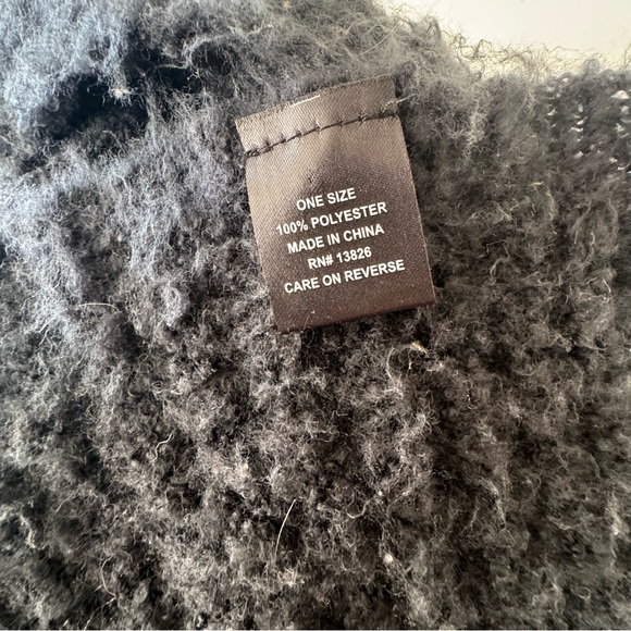 Cozy Black Bouclé Shawl Wrap – One Size - Picture 4 of 5